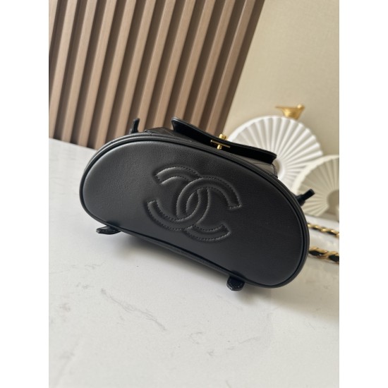 950 Upgrade Back in stock ChaneVintage shoulder bag It is no exaggeration to say that this is a vintage backpack that can be passed on to future generations Classic double c logo diamond pattern with gold metal Leather chain shoulder strap texture full of