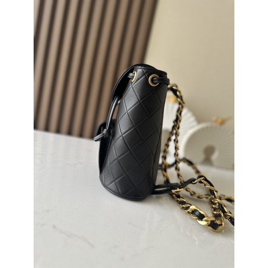 950 Upgrade Back in stock ChaneVintage shoulder bag It is no exaggeration to say that this is a vintage backpack that can be passed on to future generations Classic double c logo diamond pattern with gold metal Leather chain shoulder strap texture full of