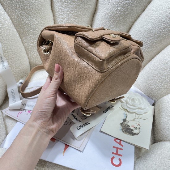 730 khaki large 23P super hot double backpack physical very small and the old duma about the same size color color is undoubtedly still a premium model is very difficult to buy bitter on the body is very good with the very durable will definitely become a