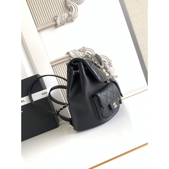 700 Chanel 23P super hot plain calf leather double backpack model 3860 The physical is very small and the old duma about the same size Undoubtedly still a premium model is very difficult to buy On the body is very good with the very durable will become a 