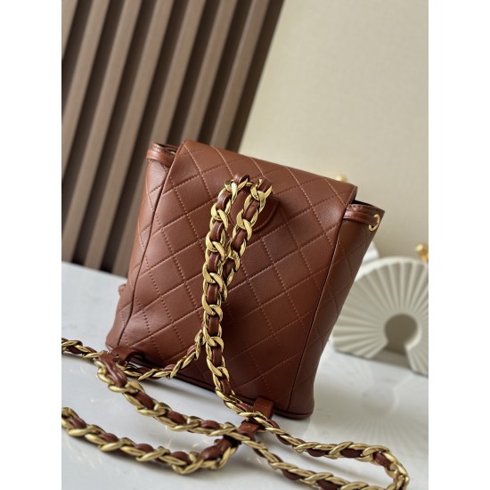 950 Upgrade back to stock ChaneVintage shoulder bag It's no exaggeration to say that this is a vintage backpack that can be passed on to future generations Classic double c logo diamond pattern with gold metal Leather chain shoulder strap texture full of 
