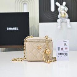 550 top version of the gold ball box bag exquisite chic chain small cosmetic case decent square shape mini cute invincible a small space in addition to the phone to put not trivial small objects are still quite able to store the decorative metal ball adju
