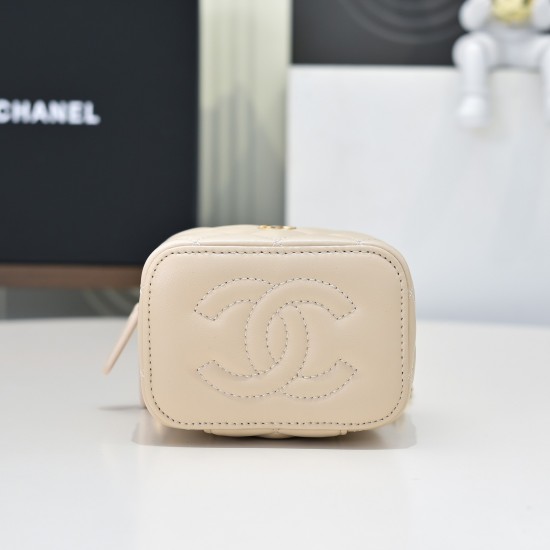 550 top version of the gold ball box bag exquisite chic chain small cosmetic case decent square shape mini cute invincible a small space in addition to the phone to put not trivial small objects are still quite able to store the decorative metal ball adju