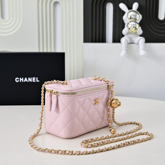 590 top version of the steel and gold ball box bag exquisite chic chain small cosmetic case decent square shape mini cute invincible a small space in addition to the phone to put not trivial small objects or quite can be stored decorative metal ball adjus