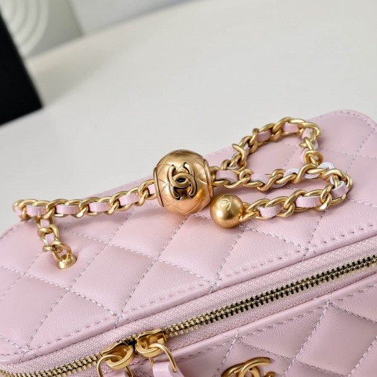 590 top version of the steel and gold ball box bag exquisite chic chain small cosmetic case decent square shape mini cute invincible a small space in addition to the phone to put not trivial small objects or quite can be stored decorative metal ball adjus