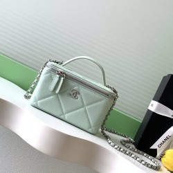 650 Chanel 25k large lattice box bag classic lattice pattern with caviar cowhide texture really no words hardware double C label exquisite and high-level handheld and chain shoulder back two kinds of back too poke me daily loaded with lipstick and powder 