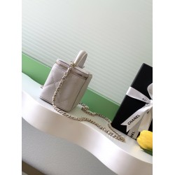 650 Chanel 25k large lattice box bag classic lattice pattern with caviar cowhide texture really no words hardware double C label exquisite and high-level handheld and chain shoulder back two kinds of back too poke me daily loaded with lipstick and powder 