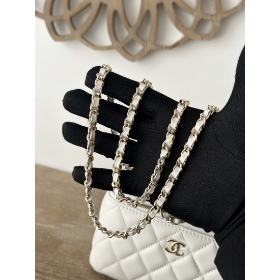 610 spot Chane new large chain makeup bag inside with a makeup mirror The new box bag actually added a handle to get the actual object was completely planted completely different temperament surprise stunning can be shoulder crossbody handheld can be load