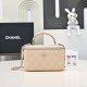 610 Fragrance grandmother's new box chain makeup bag is worthy of this year's popular models of this series since its launch has captured the hearts of too many girls small and cute on the body to reduce the age of good-looking body of the classic diamond