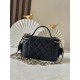 680 new 23k new pocket box bag chan11 every season will come out box bag 23k fall and winter out of this particularly good-looking side pocket more decorative salt sweet ball grain calf leather material more durable and can be cross-body can also be hand-