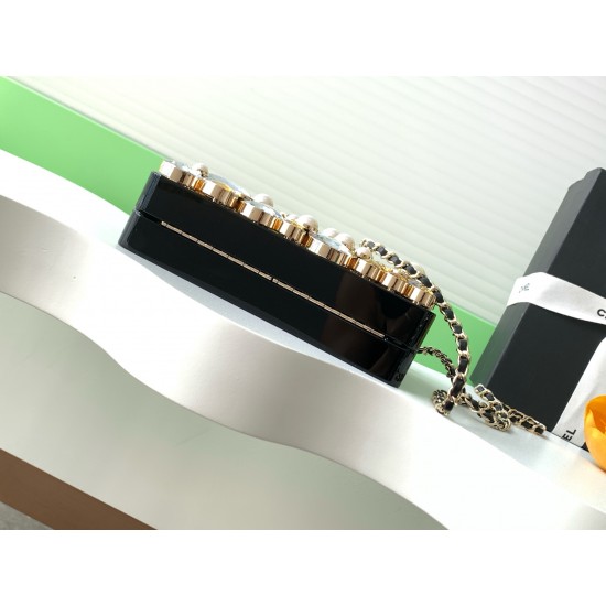 1450 25 A ready-to-wear collection diamond box evening bag Exclusive heavy shipments! This season's show in the Grand Palais in Paris staged a fairy tale feast of this series of works of innovative interpretation of the brand's style rules in exquisite de