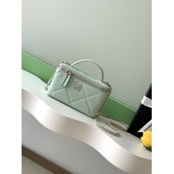 650 Chanel 25k large lattice box bag classic lattice pattern with caviar cowhide texture really no words hardware double C label exquisite and high-level handheld and chain shoulder back two kinds of back too poke me daily loaded with lipstick and powder 