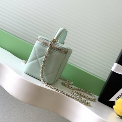 650 Chanel 25k large lattice box bag classic lattice pattern with caviar cowhide texture really no words hardware double C label exquisite and high-level handheld and chain shoulder back two kinds of back too poke me daily loaded with lipstick and powder 