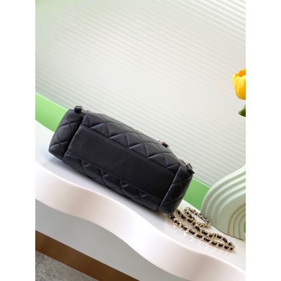 860 24K diamond lattice handle chain camera bag fall and winter new makeup bag makeup bag is a small fragrance respected popular style elegant and noble can be used as a variety of collector's series of vintage makeup box bag bag body double C logovintage