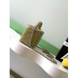 650 Chanel 25k large lattice box bag classic lattice pattern with caviar cowhide texture really no words hardware double C label exquisite and high-level handheld and chain shoulder back two kinds of back too poke me daily loaded with lipstick and powder 