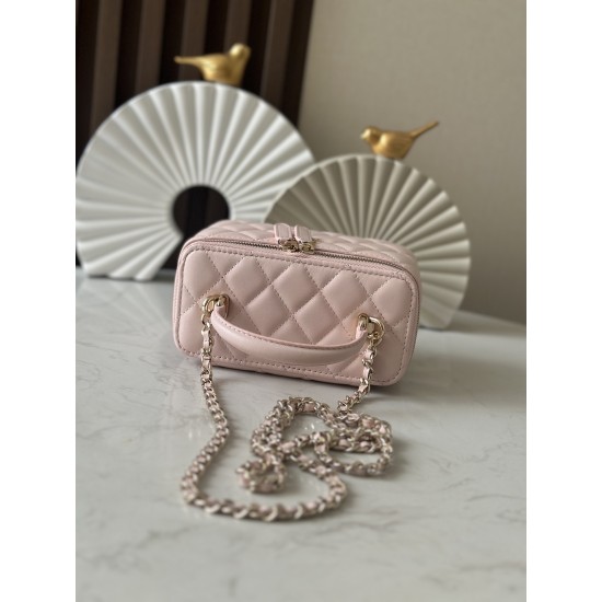 610 spot Chane new large chain makeup bag inside with a makeup mirror The new box bag actually added a handle to get the actual object was completely planted completely different temperament surprise amazing can be shoulder crossbody handheld can be loade