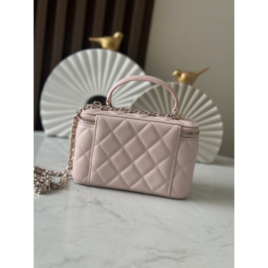 610 spot Chane new large chain makeup bag inside with a makeup mirror The new box bag actually added a handle to get the actual object was completely planted completely different temperament surprise amazing can be shoulder crossbody handheld can be loade