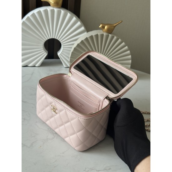 610 spot Chane new large chain makeup bag inside with a makeup mirror The new box bag actually added a handle to get the actual object was completely planted completely different temperament surprise amazing can be shoulder crossbody handheld can be loade
