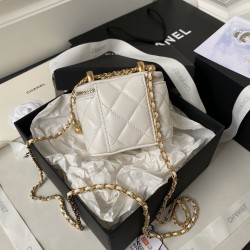 580 CHANE24C Double Gold Ball Box AP2292 This season's new double gold ball I really cute At first glance, I fell in love with this bag Classic black gold Double gold ball Chain adjustable length Hand carry crossbody and shoulder Capacity can also Size 11