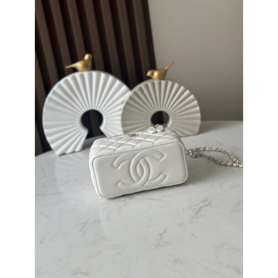 690 New Arrival NEChane1 explosive 25s Pearl Makeup Long Box Black Fragrant Door Forever Chane1 25s Cosmetic Bag with mirror anywhere you can make up Low-profile and elegant handle inlaid with small diamonds close up look is very delicate wherever you go 