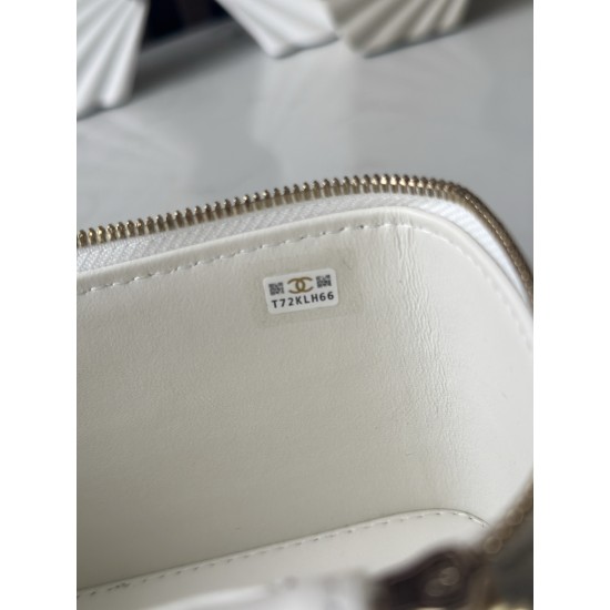 690 New Arrival NEChane1 explosive 25s Pearl Makeup Long Box Black Fragrant Door Forever Chane1 25s Cosmetic Bag with mirror anywhere you can make up Low-profile and elegant handle inlaid with small diamonds close up look is very delicate wherever you go 