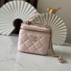 590 spot Chane new small chain makeup bag inside with a makeup mirror The new box bag actually added a handle to get the actual object was completely planted completely different temperament surprise stunning can be shoulder slanting hand-held can be load