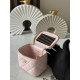 590 spot Chane new small chain makeup bag inside with a makeup mirror The new box bag actually added a handle to get the actual object was completely planted completely different temperament surprise stunning can be shoulder slanting hand-held can be load