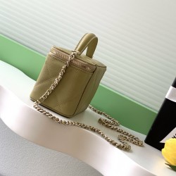 650 Chanel 25k large lattice box bag classic lattice pattern with caviar cowhide texture really no words hardware double C label exquisite and high-level handheld and chain shoulder back two kinds of back too poke me daily loaded with lipstick and powder 