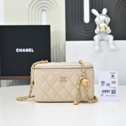 590 top version of the gold ball box bag exquisite chic chain small cosmetic case decent square shape mini cute invincible a small space in addition to the phone to put not trivial small objects are still quite able to store the decorative metal ball adju