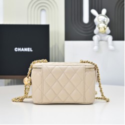 590 top version of the gold ball box bag exquisite chic chain small cosmetic case decent square shape mini cute invincible a small space in addition to the phone to put not trivial small objects are still quite able to store the decorative metal ball adju