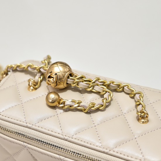 590 top version of the gold ball box bag exquisite chic chain small cosmetic case decent square shape mini cute invincible a small space in addition to the phone to put not trivial small objects are still quite able to store the decorative metal ball adju