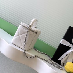 650 Chanel 25k large lattice box bag classic lattice pattern with caviar cowhide texture really no words hardware double C label exquisite and high-level handheld and chain shoulder back two kinds of back too poke me daily loaded with lipstick and powder 