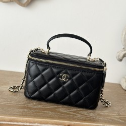 610 spot Chane new large chain makeup bag inside with a makeup mirror The new box bag actually added a handle to get the actual object was completely planted completely different temperament surprise amazing can be shoulder crossbody handheld can be loade