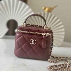 590 spot Chane new small chain makeup bag inside with a makeup mirror The new box bag actually added a handle to get the actual object was completely planted completely different temperament surprise stunning can be shoulder slanting hand-held can be load