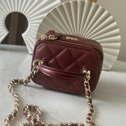 590 spot Chane new small chain makeup bag inside with a makeup mirror The new box bag actually added a handle to get the actual object was completely planted completely different temperament surprise stunning can be shoulder slanting hand-held can be load