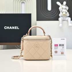 580 Fragrance grandmother's new box chain makeup bag is worthy of this year's popular models since the launch of this series has captured the hearts of too many girls small and cute on the body to reduce the age of good-looking body of the classic diamond
