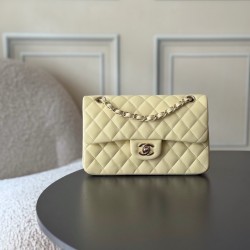 730 upgraded version of the full name Classic Fla0 lambskin size 236514cm leather original Haas lining imported lambskin hardware 24K plating all-steel hardware classic CF255 is to have people fall in love with the charm of the first sight to go wherever 