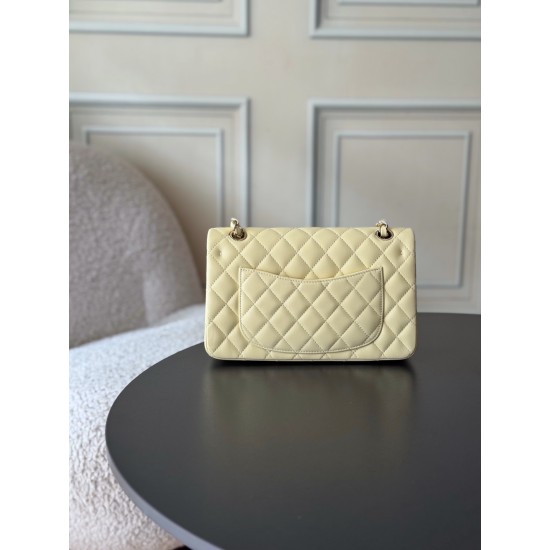 730 upgraded version of the full name Classic Fla0 lambskin size 236514cm leather original Haas lining imported lambskin hardware 24K plating all-steel hardware classic CF255 is to have people fall in love with the charm of the first sight to go wherever 