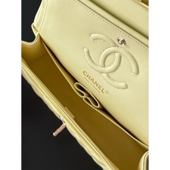 730 upgraded version of the full name Classic Fla0 lambskin size 236514cm leather original Haas lining imported lambskin hardware 24K plating all-steel hardware classic CF255 is to have people fall in love with the charm of the first sight to go wherever 