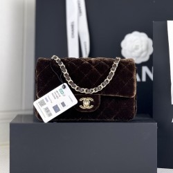 5001112116118Chanel cf tweed series This is a bag that can be called beautiful by all the friends around the gorgeous but not vulgar Look carefully at each yarn is knitted with heart and soul really hope to get your sincere favorite Size Model No. Large 1