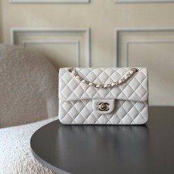 730 upgraded version of the full name Classic Fla0 lambskin size 236514cm leather original Haas lining imported lambskin hardware 24K plating all-steel hardware classic CF255 is to have people fall in love with the charm of the first sight to go wherever 