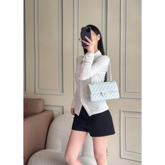 780 upgraded version of the full name Classic Fla0 sheepskin size 15525565cm leather original Haas lining imported lambskin hardware 24K plating all steel hardware classic CF is to have people fall in love with at first sight charm wherever you go is the 