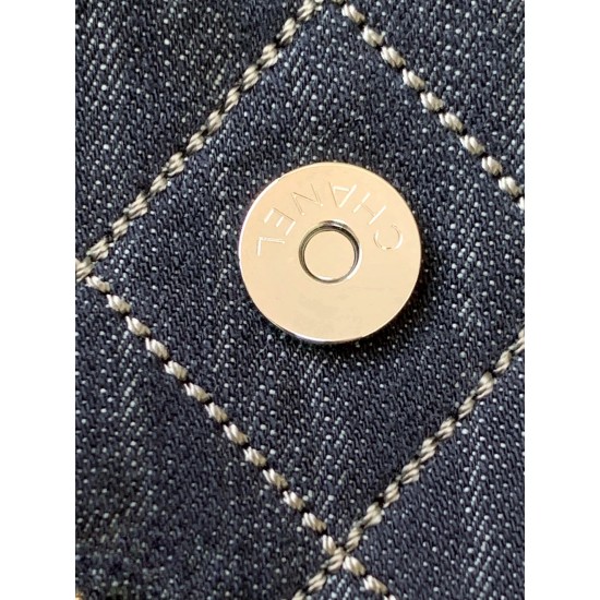 780 chanel airport bag well bo ran the same well bo ran the same chanel denim airport bag men and women children on the body sweet cool also suitable for boys this well bo have back really too handsome a fashionable essential on the body of the whole aura