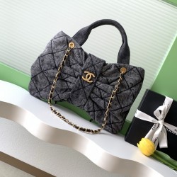 750 Chanel 25K bow comes denim this season is the bow element deep poke my teenage heart clothes look so much better price is also much better than the handmade shop bag the hottest two denim flap chain bag similar to the airport bag is very light and fas