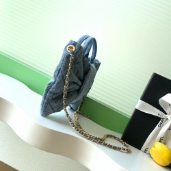 730 Chanel 25K bow comes denim this season is the bow element deep poke my teenage heart clothes look so much better price is also much better than the handmade shop bag the hottest two denim flap chain bag similar to the airport bag is very light and fas