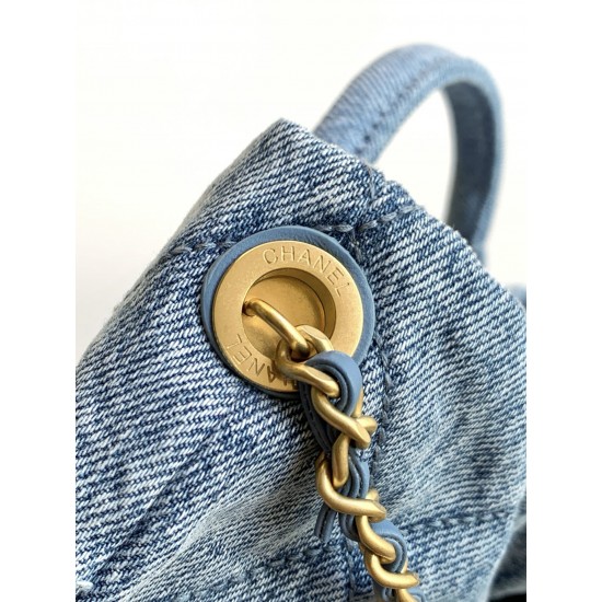 730 Chanel 25K bow comes denim this season is the bow element deep poke my teenage heart clothes look so much better price is also much better than the handmade shop bag the hottest two denim flap chain bag similar to the airport bag is very light and fas