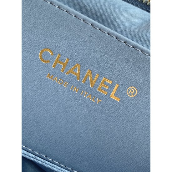 730 Chanel 25K bow comes denim this season is the bow element deep poke my teenage heart clothes look so much better price is also much better than the handmade shop bag the hottest two denim flap chain bag similar to the airport bag is very light and fas