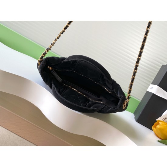 660 Chanel 25K bow is coming this season is the bow element deep poke my teenage heart clothes look so much better price is also much better than the handmade shop bag the hottest two denim flap chain bag similar to the airport bag is very light and fashi