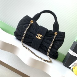 730 Chanel 25K bow is coming this season is the bow element deep poke my girly heart clothes look so much better the price is also much better than the handmade shop bag the hottest two denim flap chain bag similar to the airport bag is very light and fas