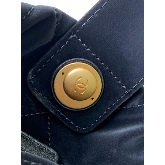 730 Chanel 25K bow is coming this season is the bow element deep poke my girly heart clothes look so much better the price is also much better than the handmade shop bag the hottest two denim flap chain bag similar to the airport bag is very light and fas